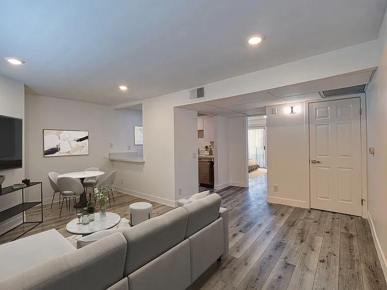 301 North Alvarado Street — Photo 5