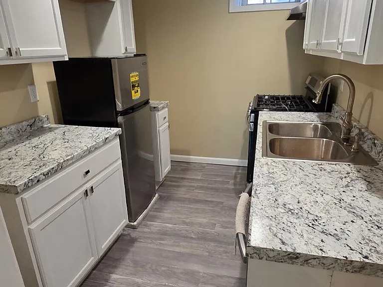 871 Saint Clair Ave #3 — Photo 6