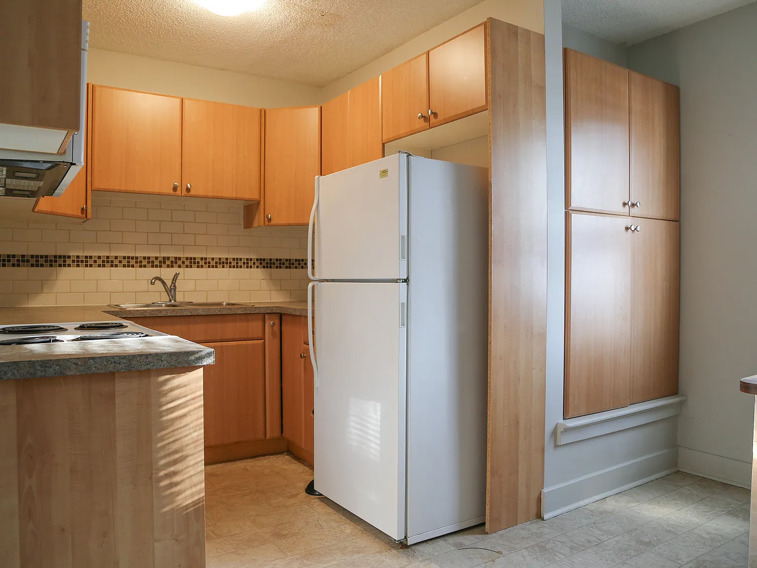 2 bed, 2012 sqft, $1,550 — Photo 2