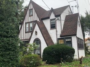 252-35 Leeds Rd, Flushing, NY 11362