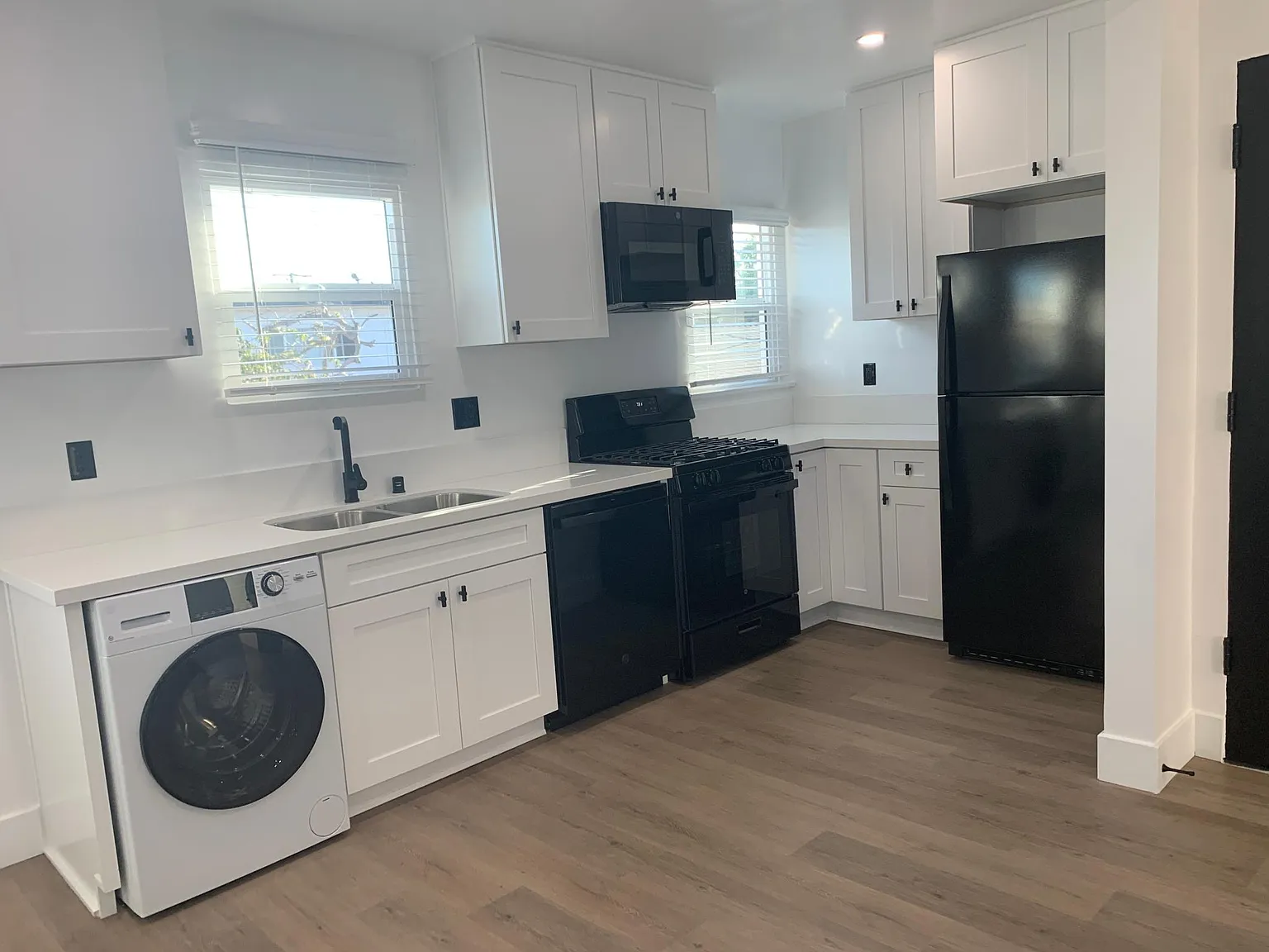 458 Edgewood St — Photo 4