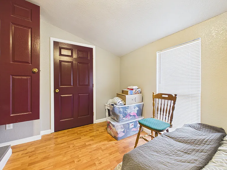 323 Jackson St — Photo 27