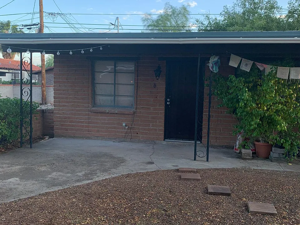 2537 E Elm St #6