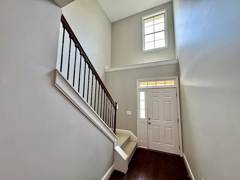 18' Foyer Ceiling Height