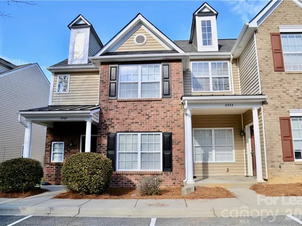 8727 Wandering Creek Way, Charlotte, NC 28227