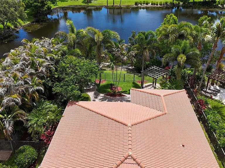 230 Porgee Rock Pl — Photo 46