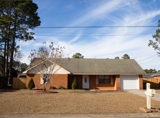 712 Robin Hood Dr, Hinesville, GA 31313