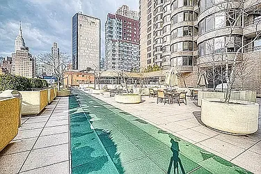 Rented by R New York