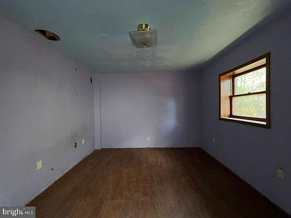 11th image of 1709 Emerson Ave