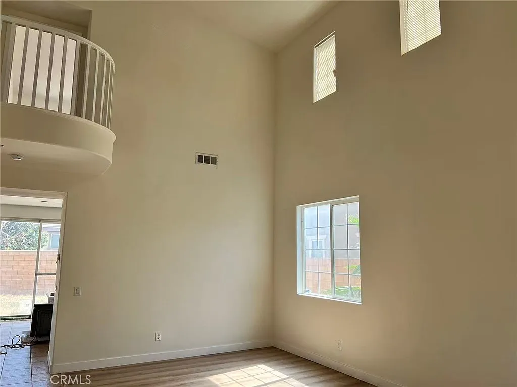 4 bed, 3.5 bath, 2451 sqft, $3,699 — Photo 4
