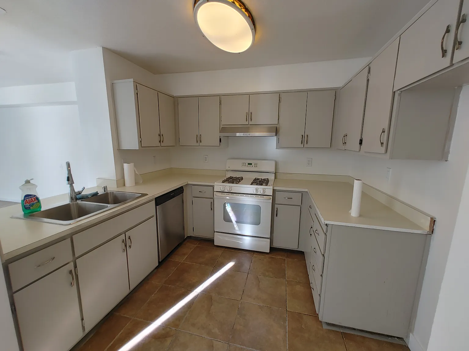 7611 Roberta Ln photo 1