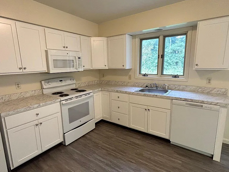 249 Mercer Ave #A — Photo 3