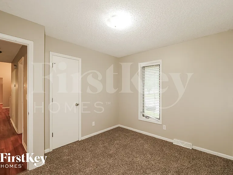 804 NE Karapat Dr — Photo 13