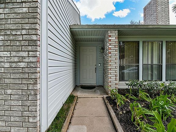 4th image of 3122 Colonel Court Dr