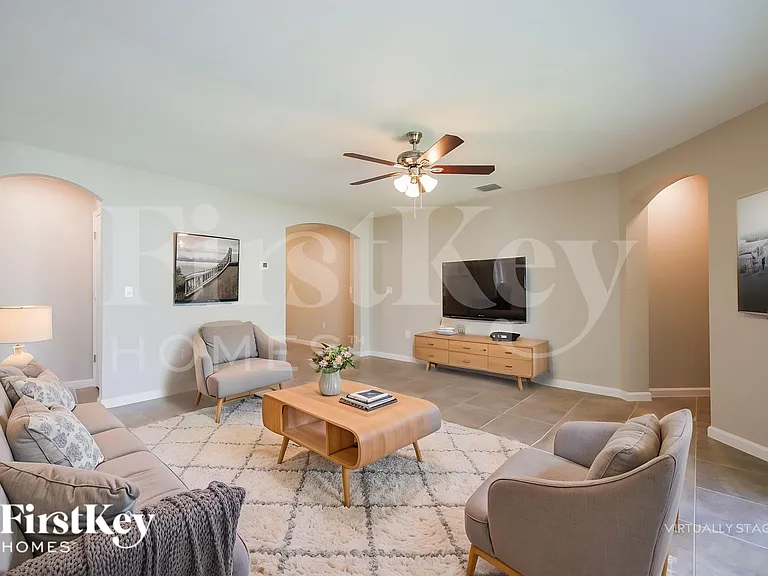 623 Lindbergh Way — Photo 5
