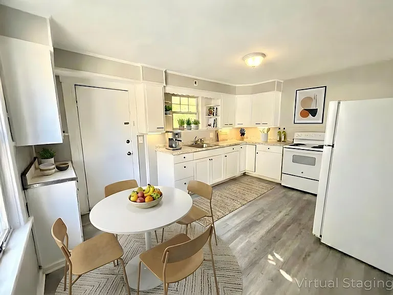 927 Vankirk St — Photo 3