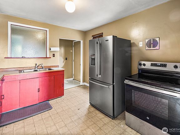 5th image of 946 N 86th Street