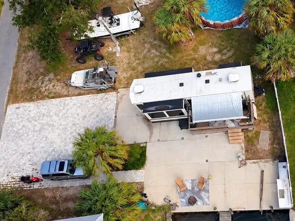 111 W 2nd Ave, Horseshoe Beach, FL 32648