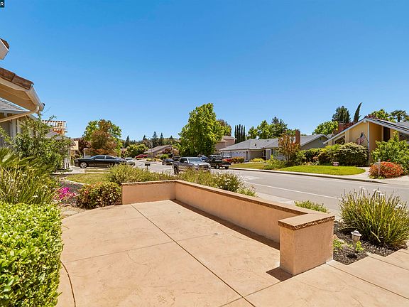 5th image of 3237 Vera Cruz Dr