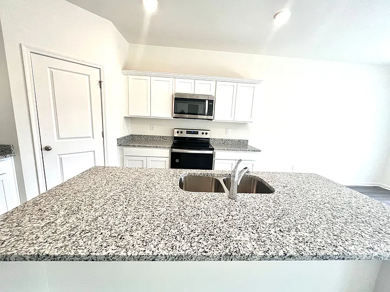 303 Hyde Park — Photo 9