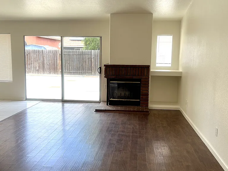 4264 Willowcreek Ct — Photo 25