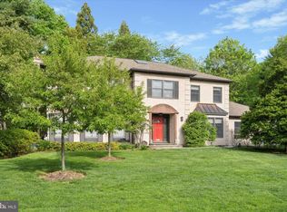 805 E Gravers Ln, Wyndmoor, PA 19038