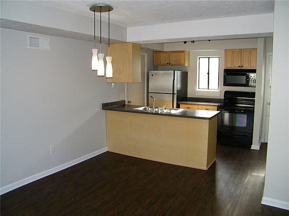 3rd image of 644 Eastbrooke Ln