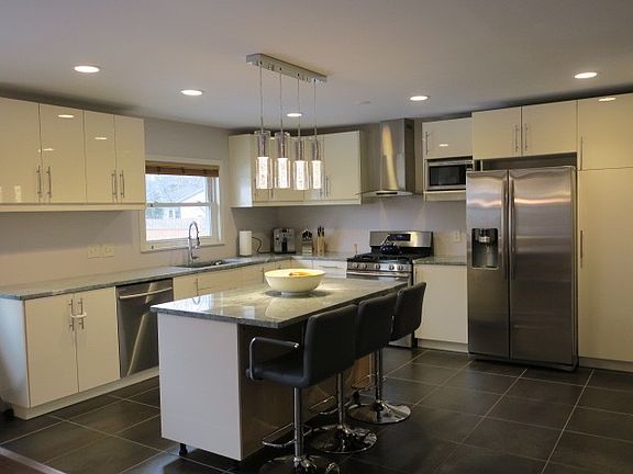 4th image of 501 Wellington Ave