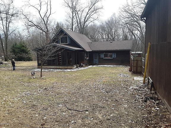 3rd image of 2884 Iowa St