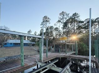897 Mill Rd, Carrabelle, FL 32322