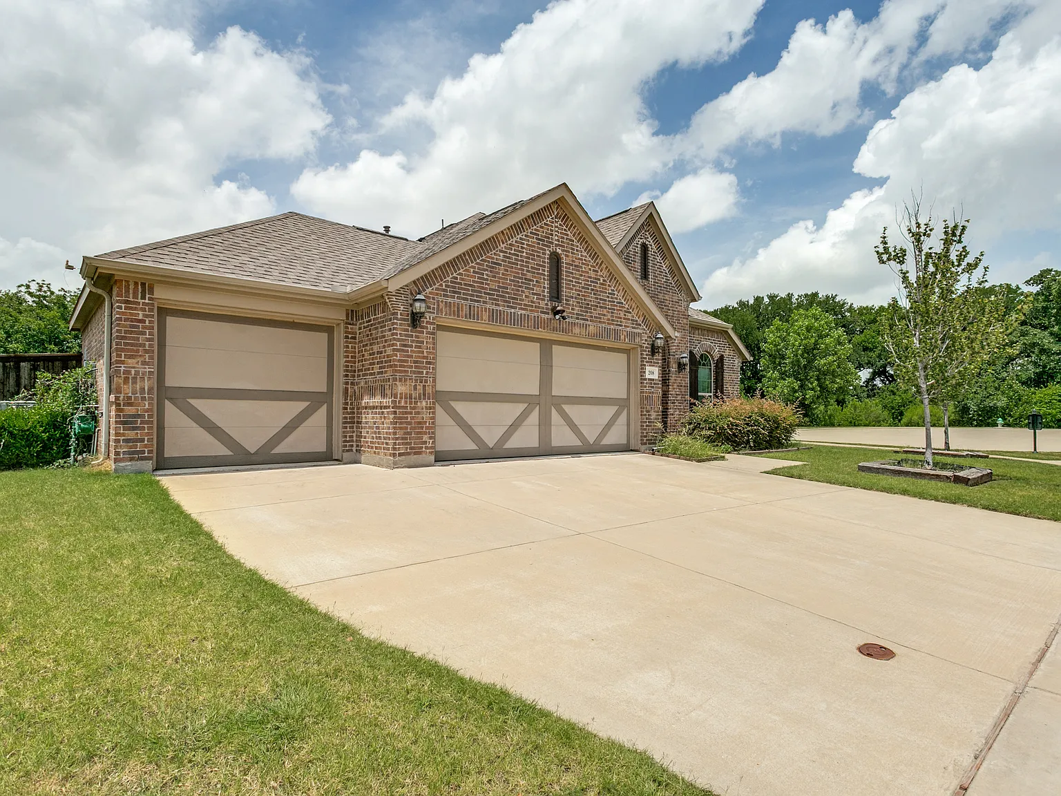 3 bed, 2038 sqft, $2,950 — Photo 2