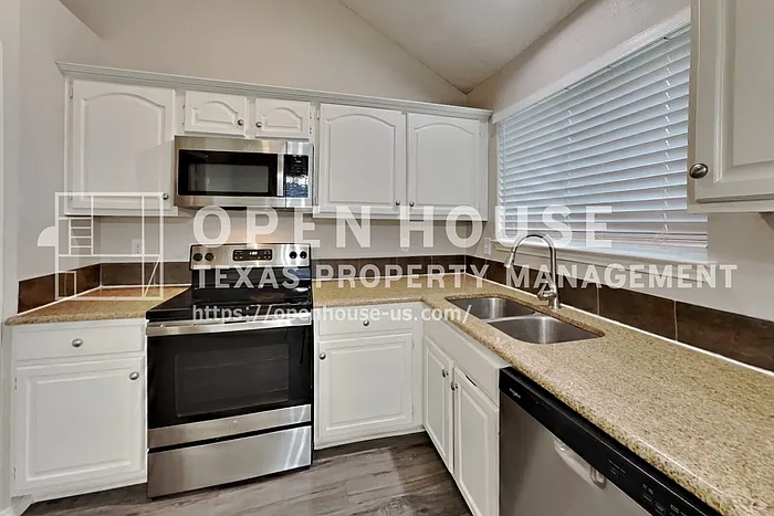 905 Freshwood Ct — Photo 5