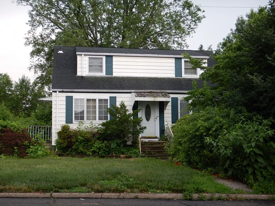 134 Columbia Ave photo 1