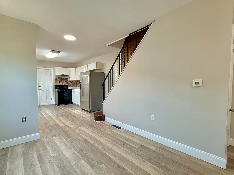 539 S 13th St — Photo 8