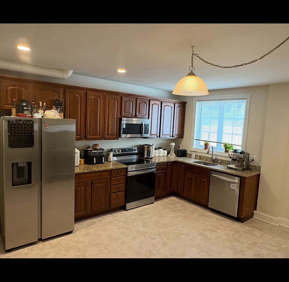 3 bed, 1125 sqft, $2,350 — Photo 2