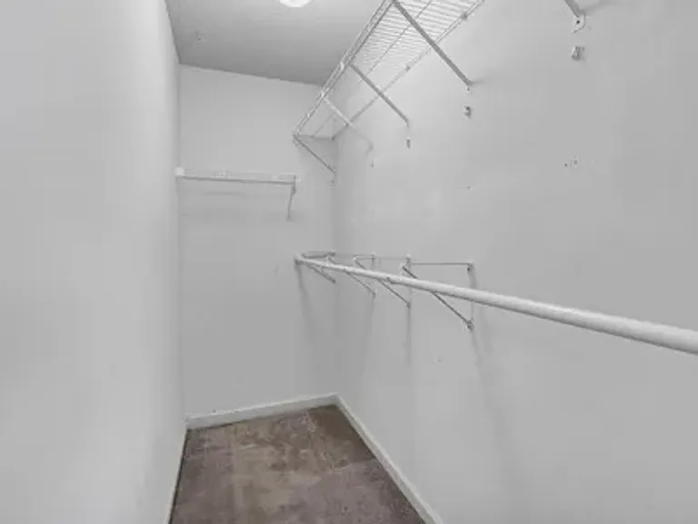 910 Sweet Thorne Rd — Photo 15