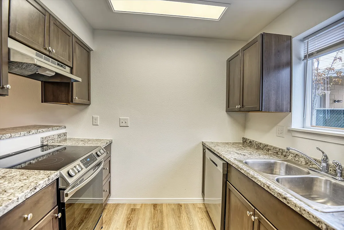 Building Photo - 3002 N Crestline St #2/3
