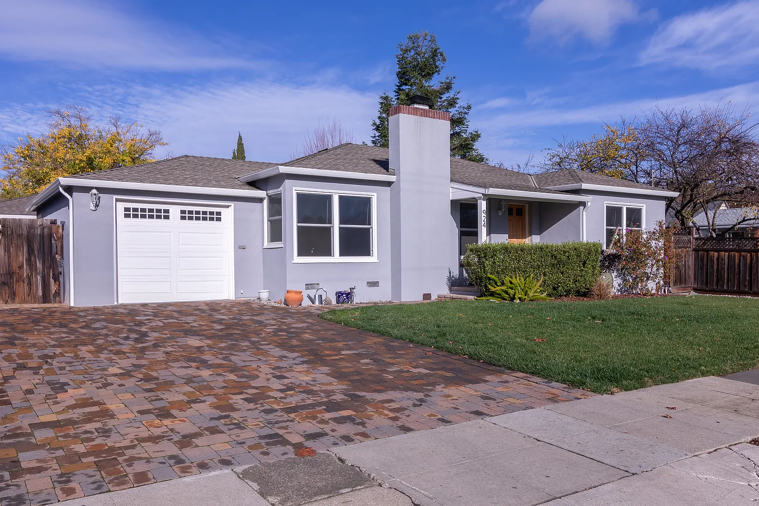 924 Harrison Ave photo 1