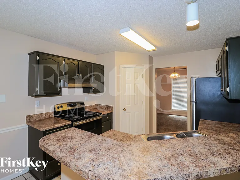 1049 Nolan Ln — Photo 8