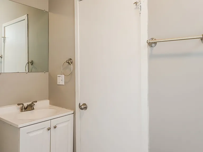 1447003_028_bathroom_13192643.jpg