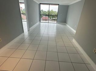 7040 SW 24th St APT 402, Miami, FL 33155
