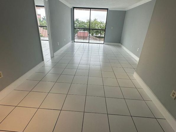 7040 SW 24th St APT 402