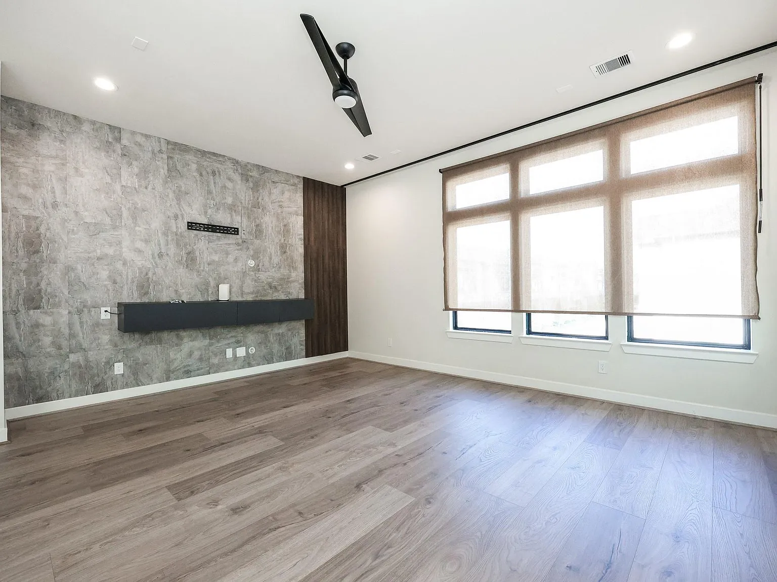 3 bed, 3.5 bath, 1834 sqft, $2,700 — Photo 4
