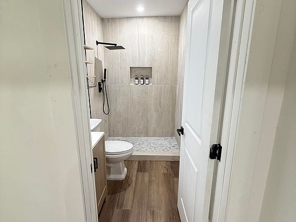 3rd image of 562 Marjorie Pl