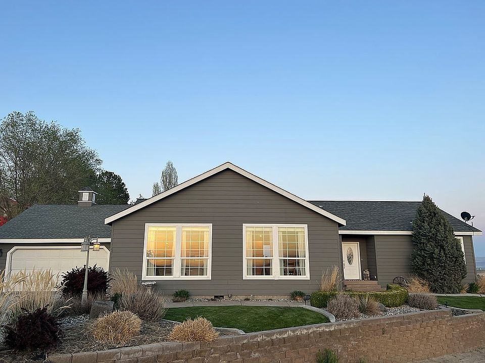 1st image of 131 NE Widmer Dr
