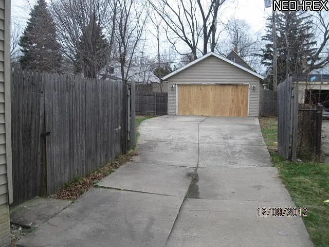 15413 Lucknow Ave photo 1