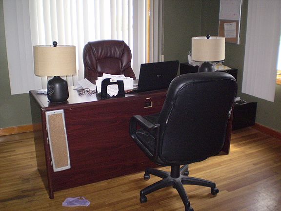 5th image of 242 Willett St