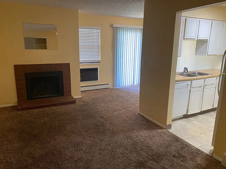 512 E Monroe Dr #C312 — Photo 1