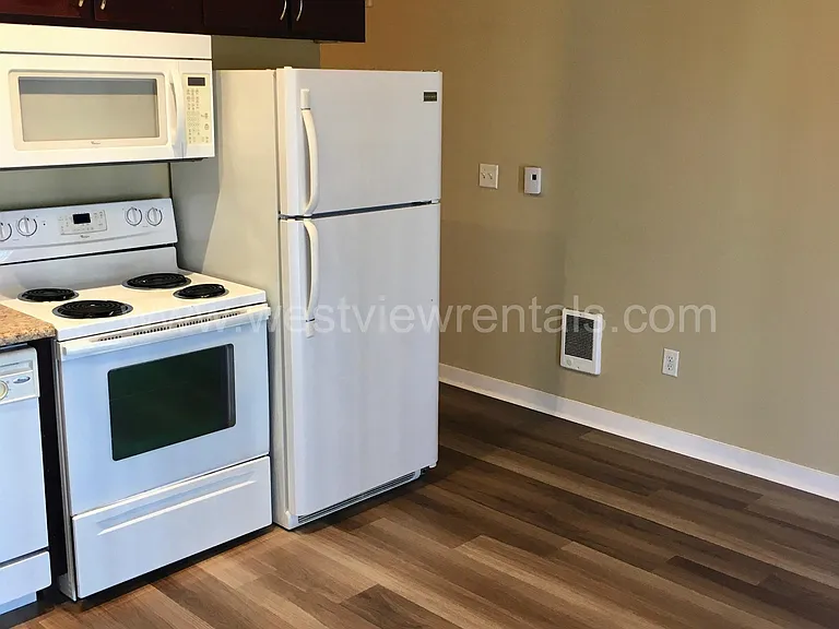 200 E Maple St — Photo 13