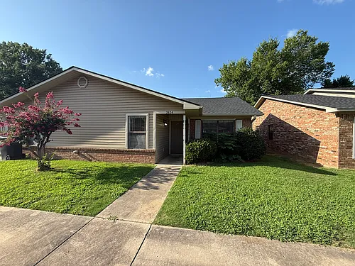 2624 W C St Photo 1